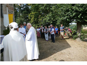 Feier des Mährisch-Neustädter Wachsstockfestes an der Weingartenkapelle (Foto: Karl-Franz Thiede)